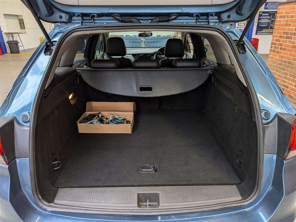 <p>2016 VAUXHALL ASTRA TECH LINE CDTI S/S</p>