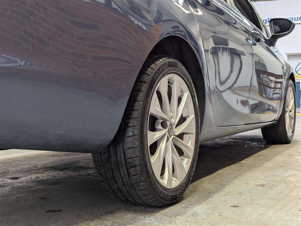 <p>2016 VAUXHALL ASTRA TECH LINE CDTI S/S</p>