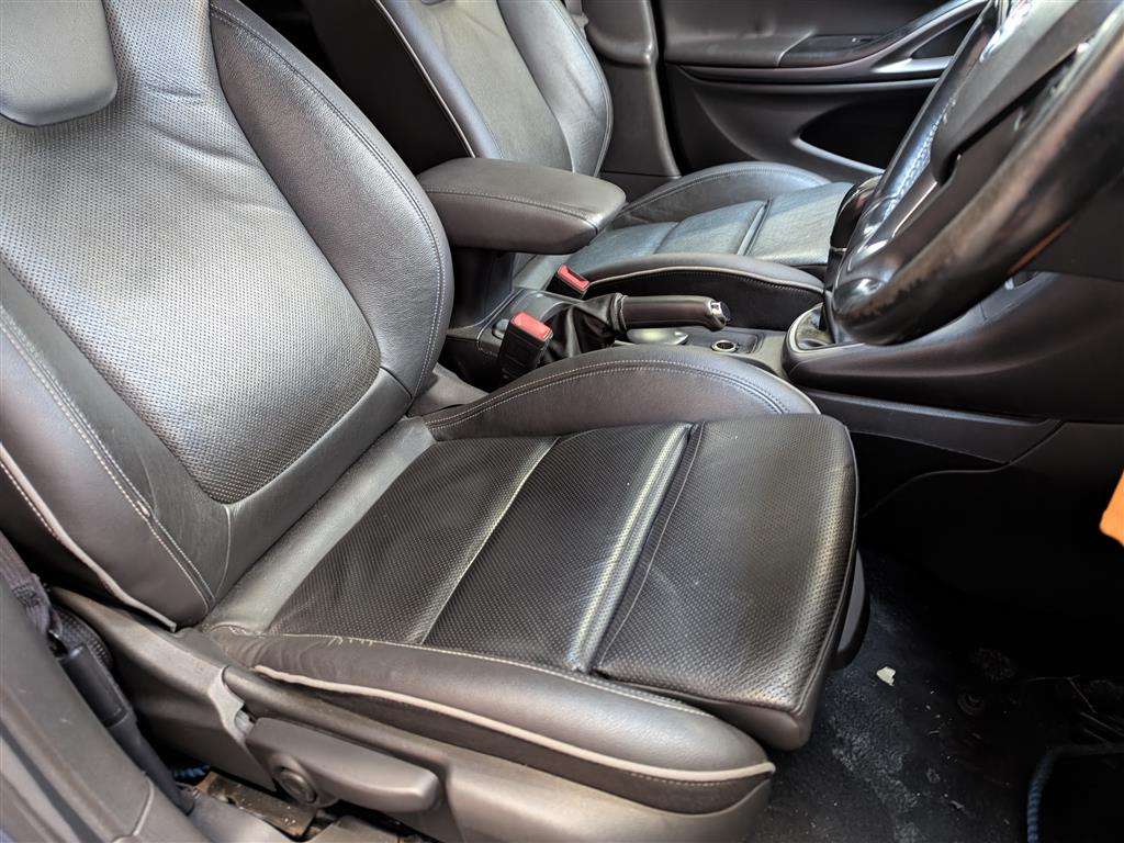 <p>2016 VAUXHALL ASTRA TECH LINE CDTI S/S</p>