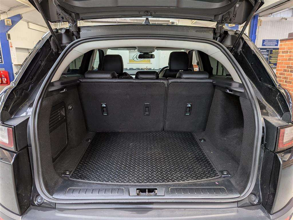 <p>2018 LAND ROVER RANGE ROVER EVOQUE SE TEC</p>