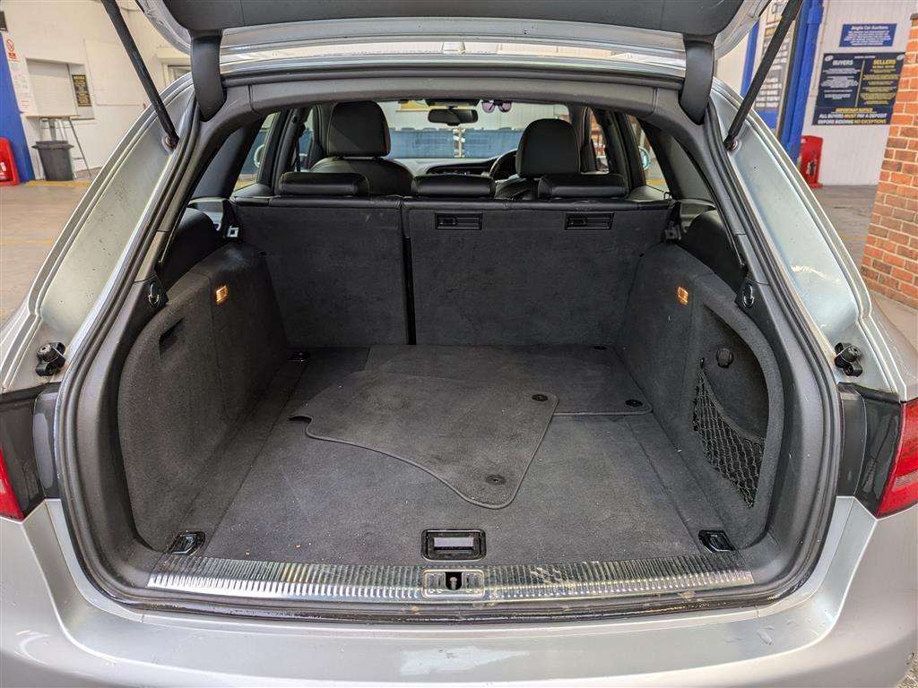 <p>2010 AUDI A4 S LINE TFSI AVANT</p>