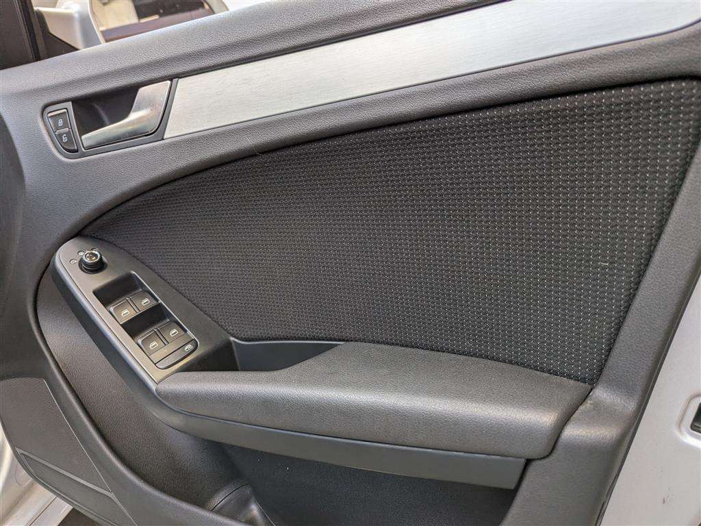 <p>2010 AUDI A4 S LINE TFSI AVANT</p>