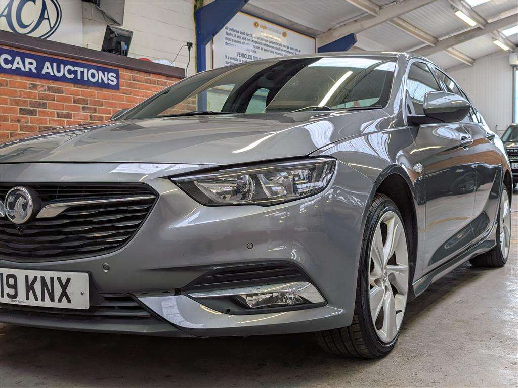 <p>2019 VAUXHALL INSIGNIA SRI VX-LINE NAV</p>
