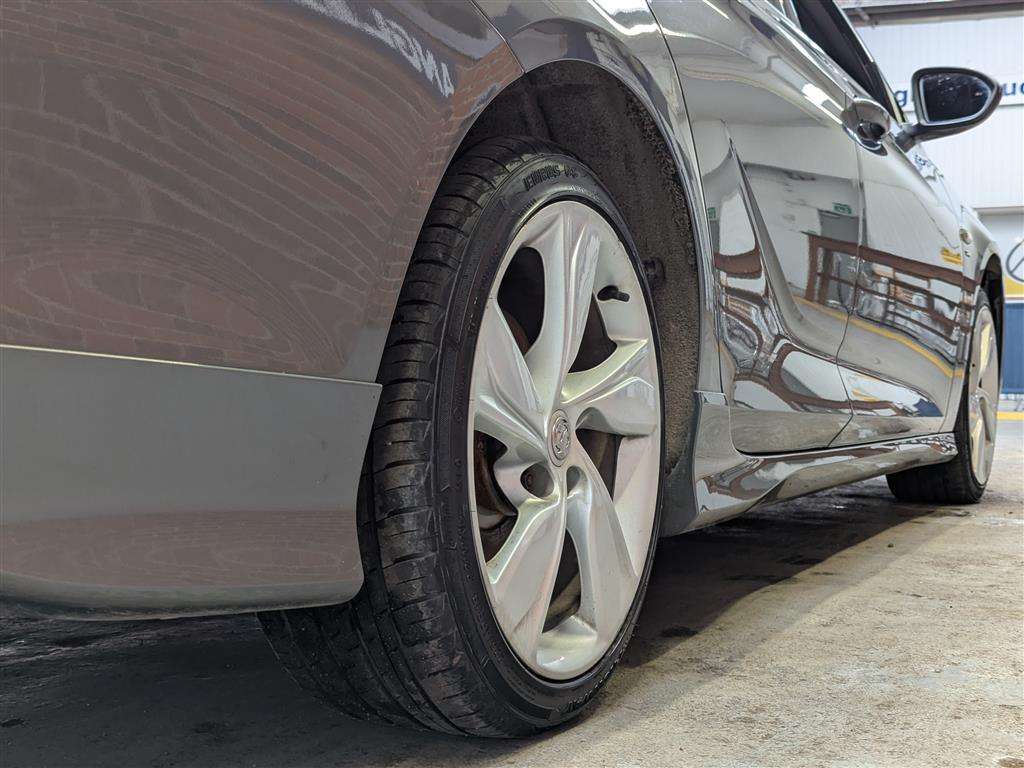 <p>2019 VAUXHALL INSIGNIA SRI VX-LINE NAV</p>