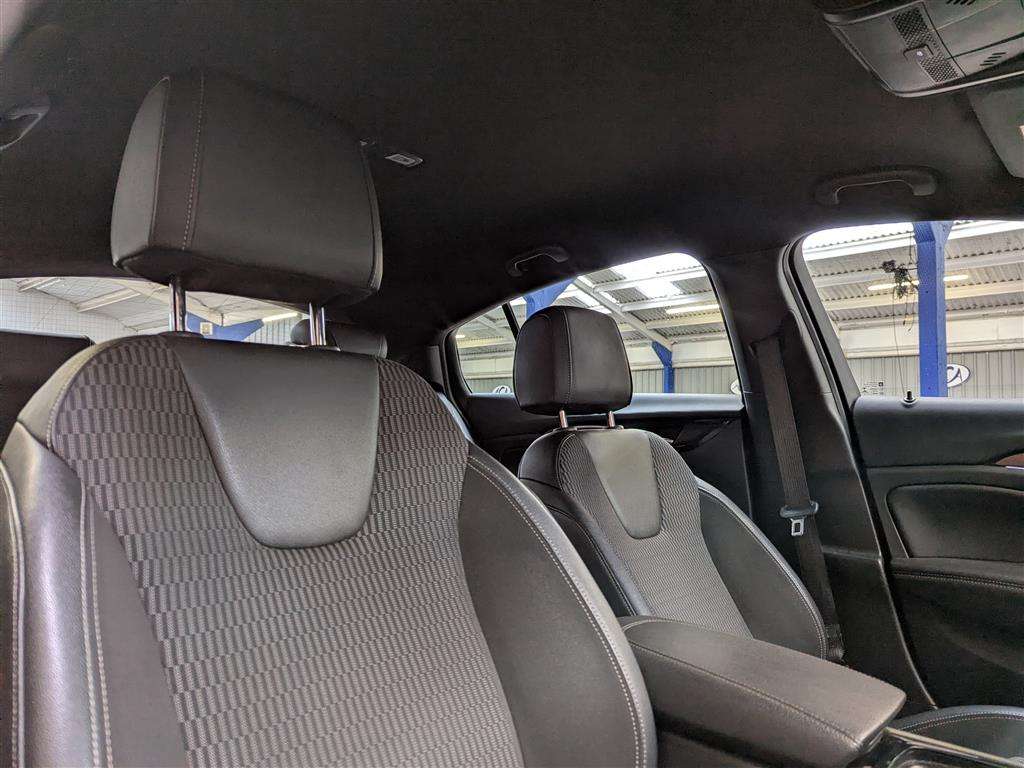 <p>2019 VAUXHALL INSIGNIA SRI VX-LINE NAV</p>