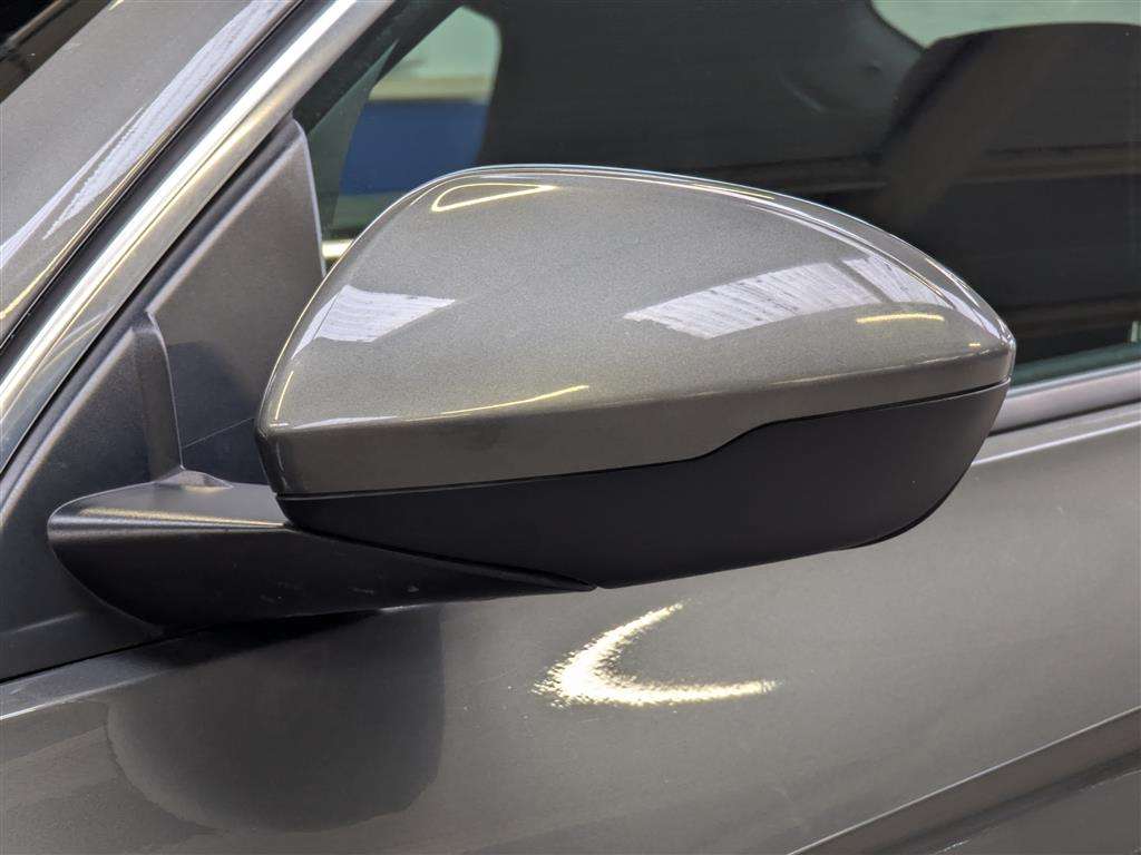 <p>2019 VAUXHALL INSIGNIA SRI VX-LINE NAV</p>