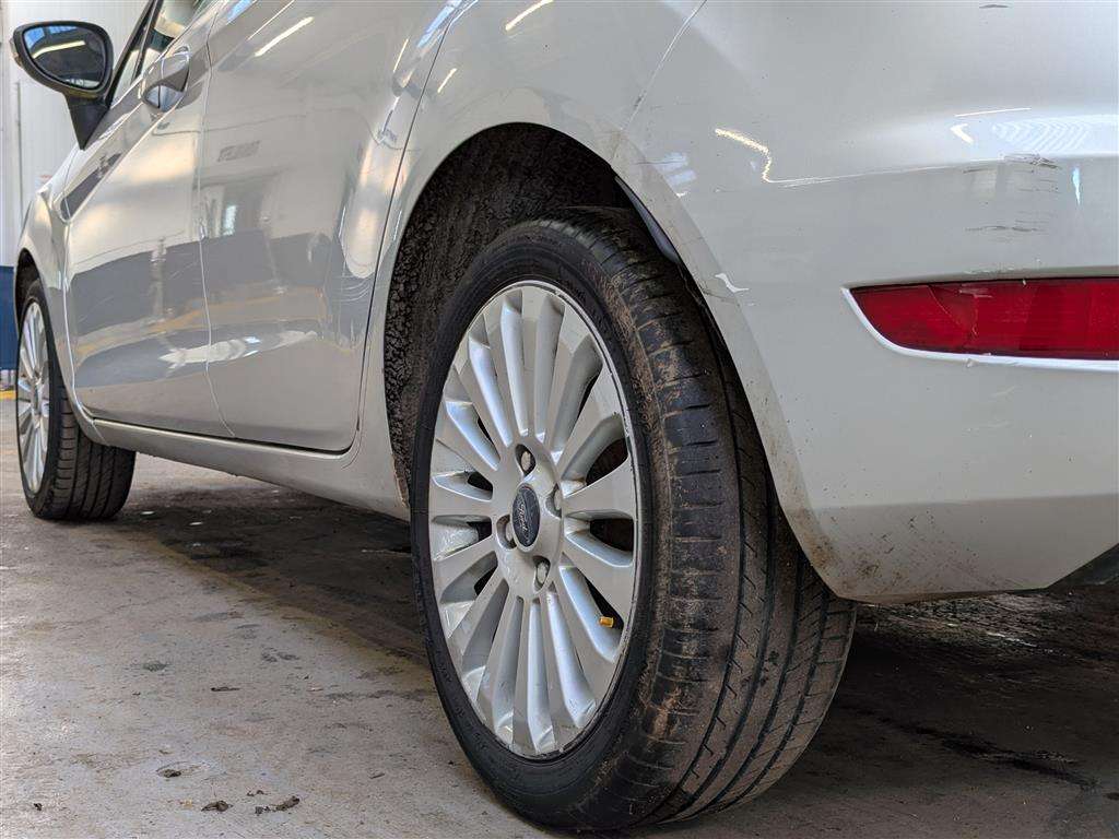 <p>2011 FORD FIESTA EDGE</p>