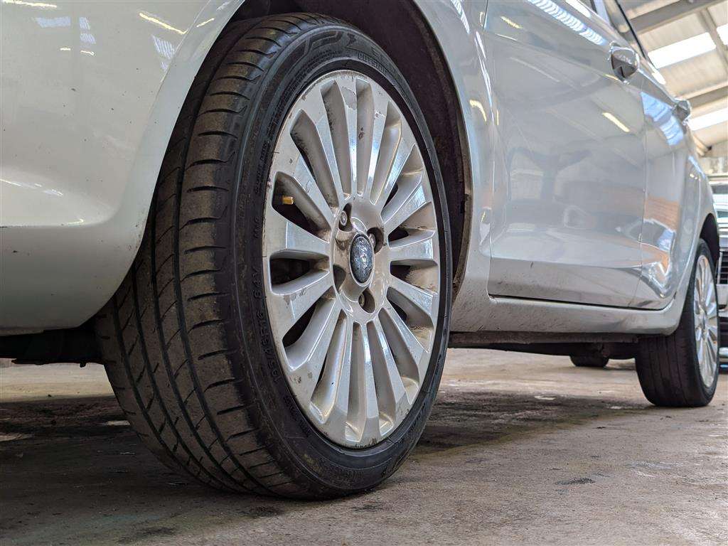 <p>2011 FORD FIESTA EDGE</p>