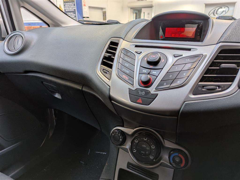 <p>2011 FORD FIESTA EDGE</p>