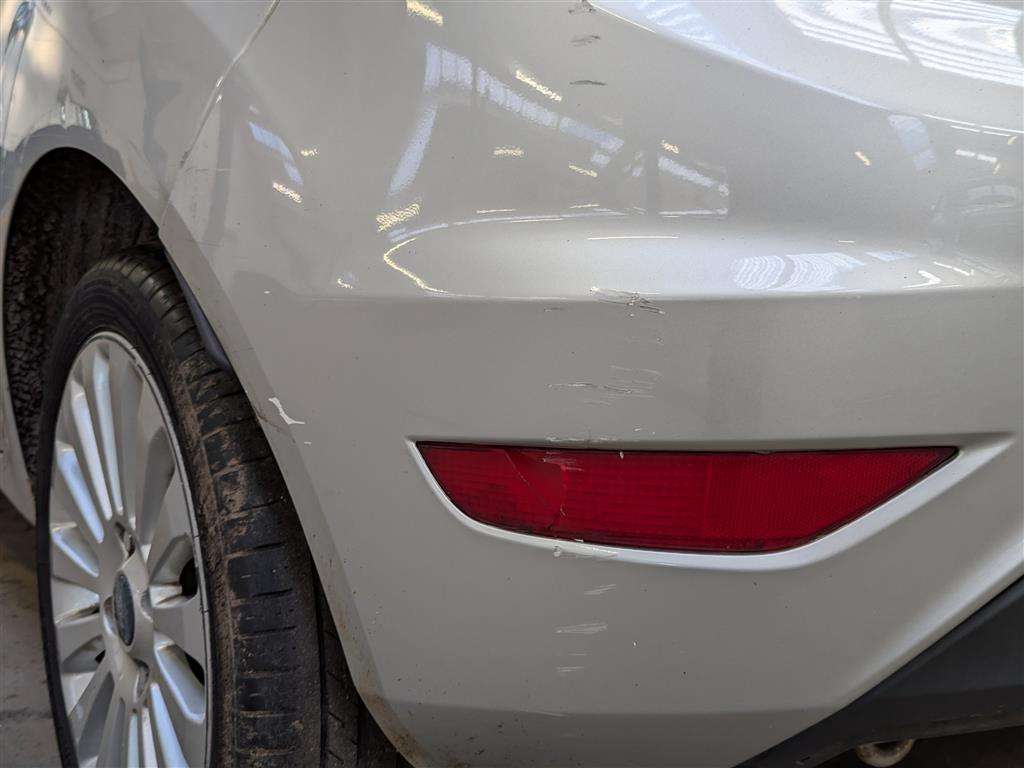 <p>2011 FORD FIESTA EDGE</p>