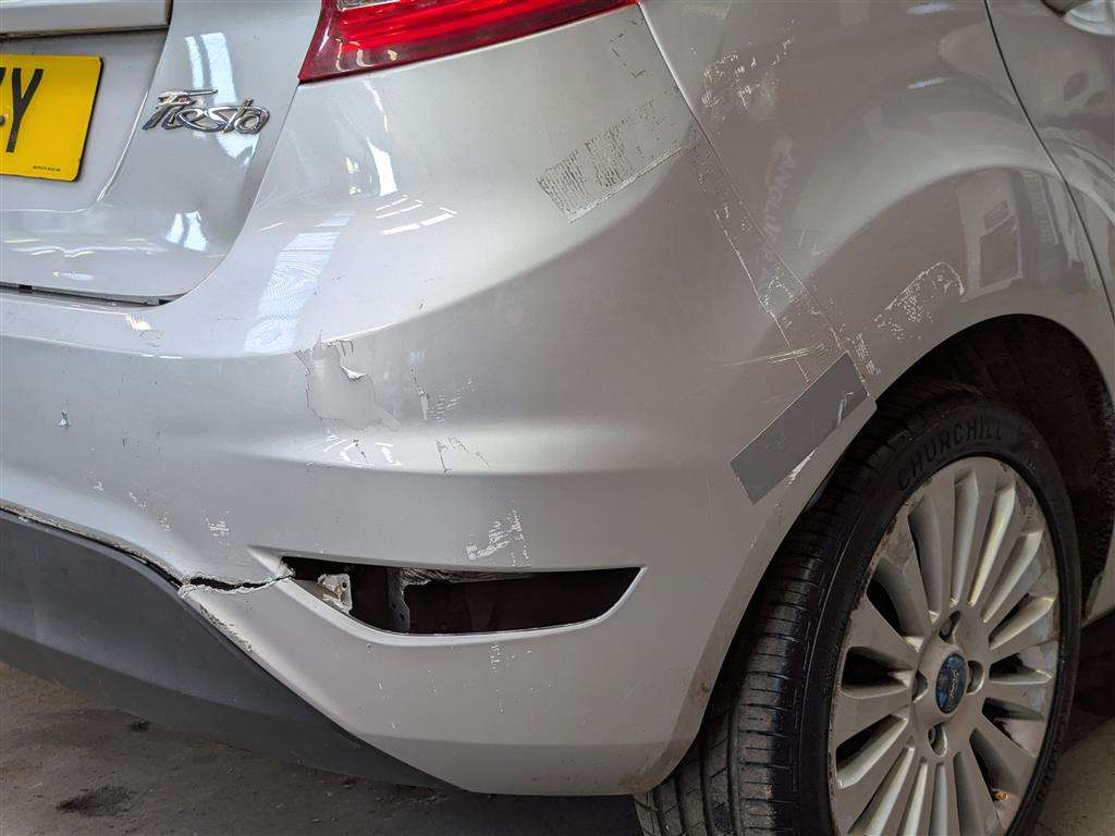 <p>2011 FORD FIESTA EDGE</p>