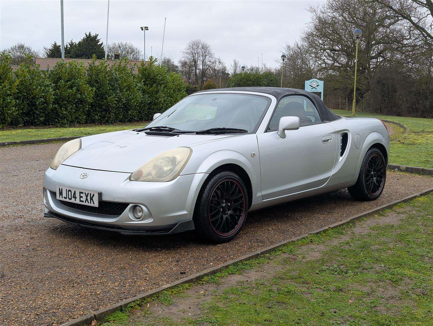 <p>2004 TOYOTA MR2 ROADSTER VVTI</p>