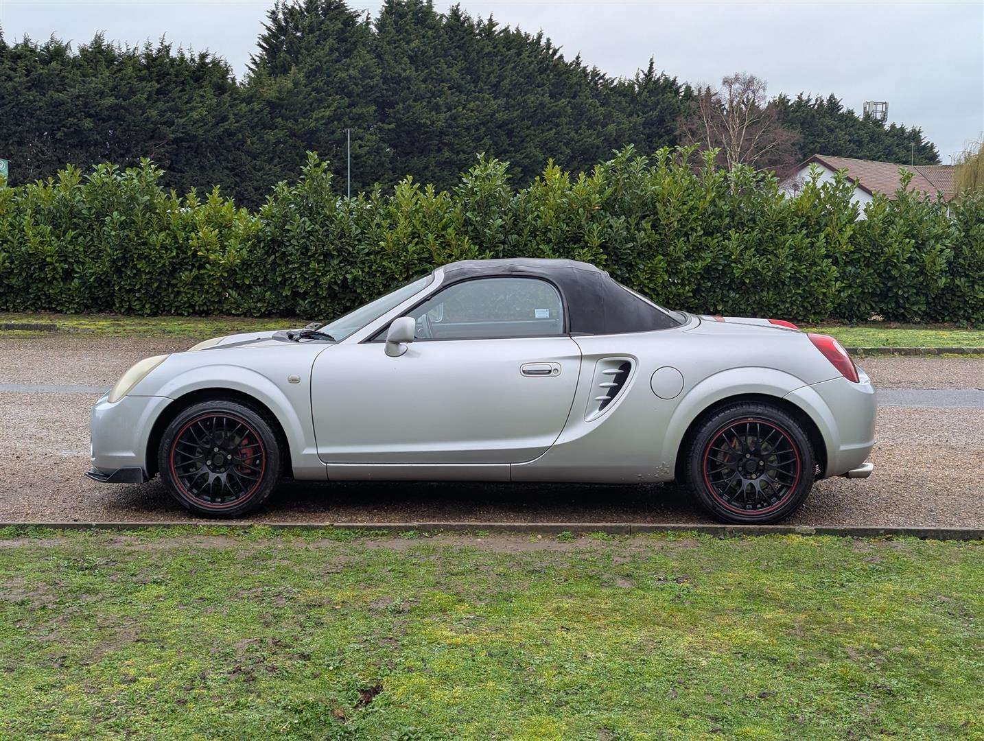 <p>2004 TOYOTA MR2 ROADSTER VVTI</p>