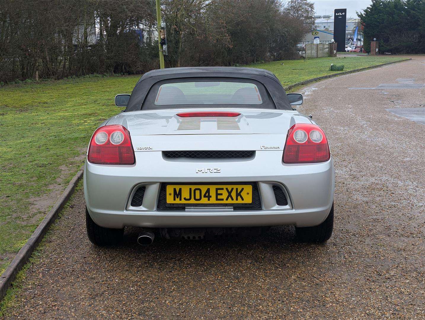 <p>2004 TOYOTA MR2 ROADSTER VVTI</p>