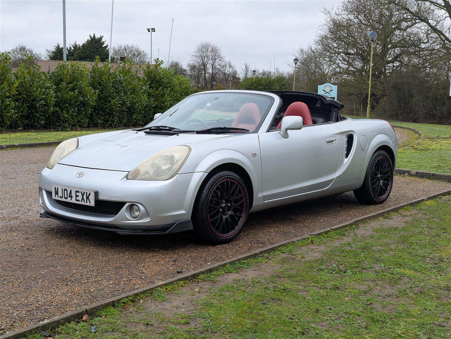 <p>2004 TOYOTA MR2 ROADSTER VVTI</p>