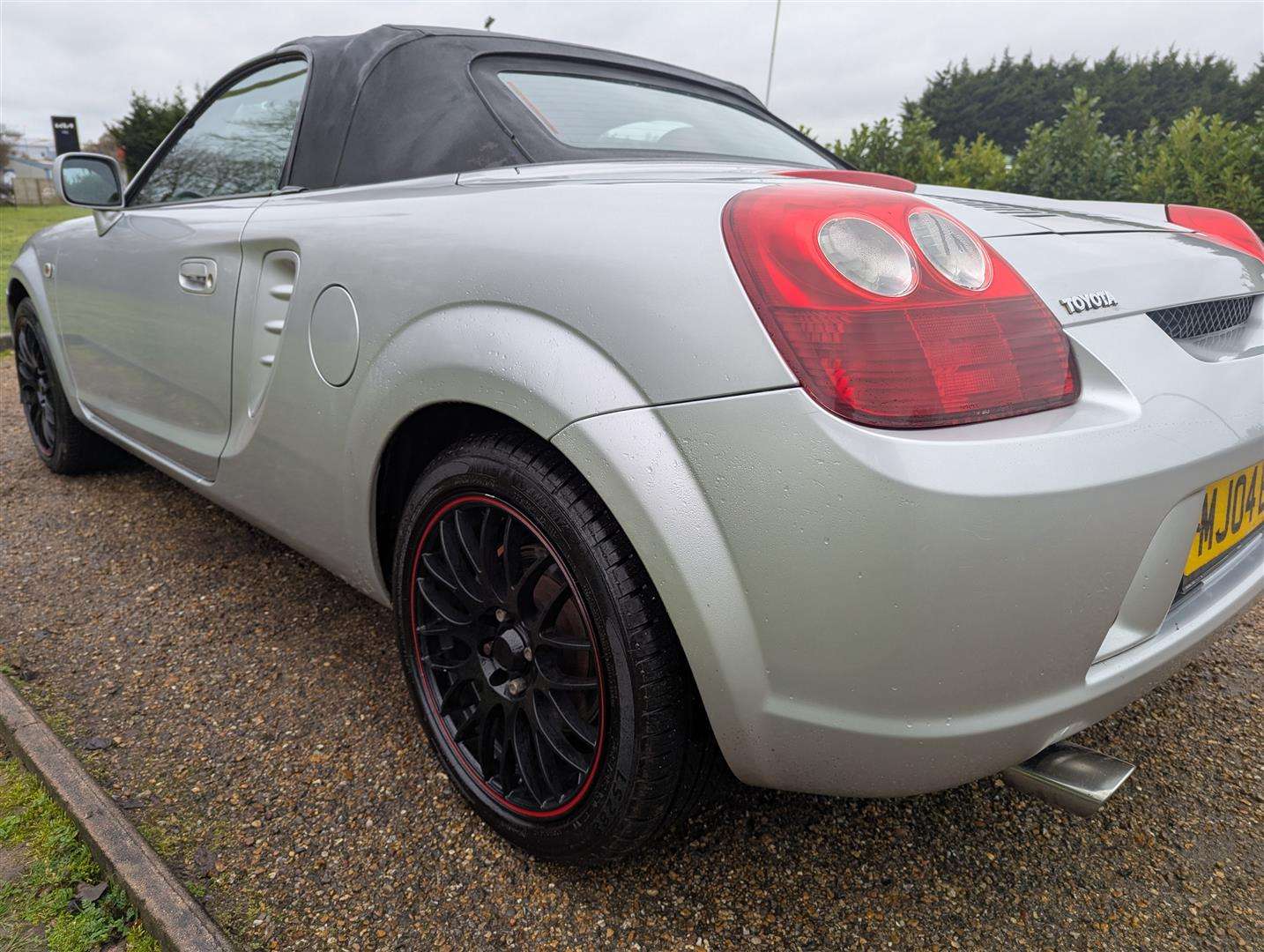 <p>2004 TOYOTA MR2 ROADSTER VVTI</p>