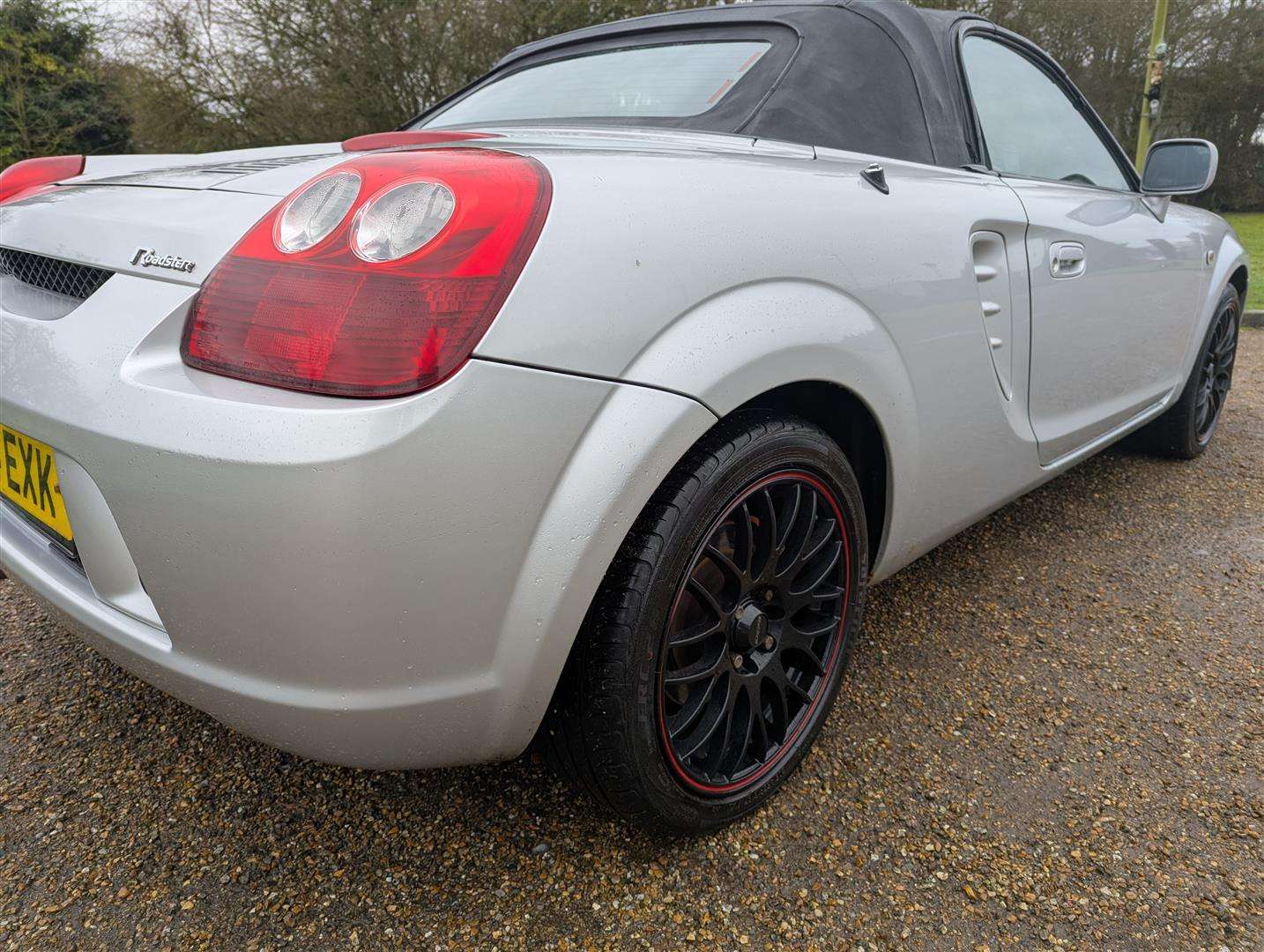 <p>2004 TOYOTA MR2 ROADSTER VVTI</p>