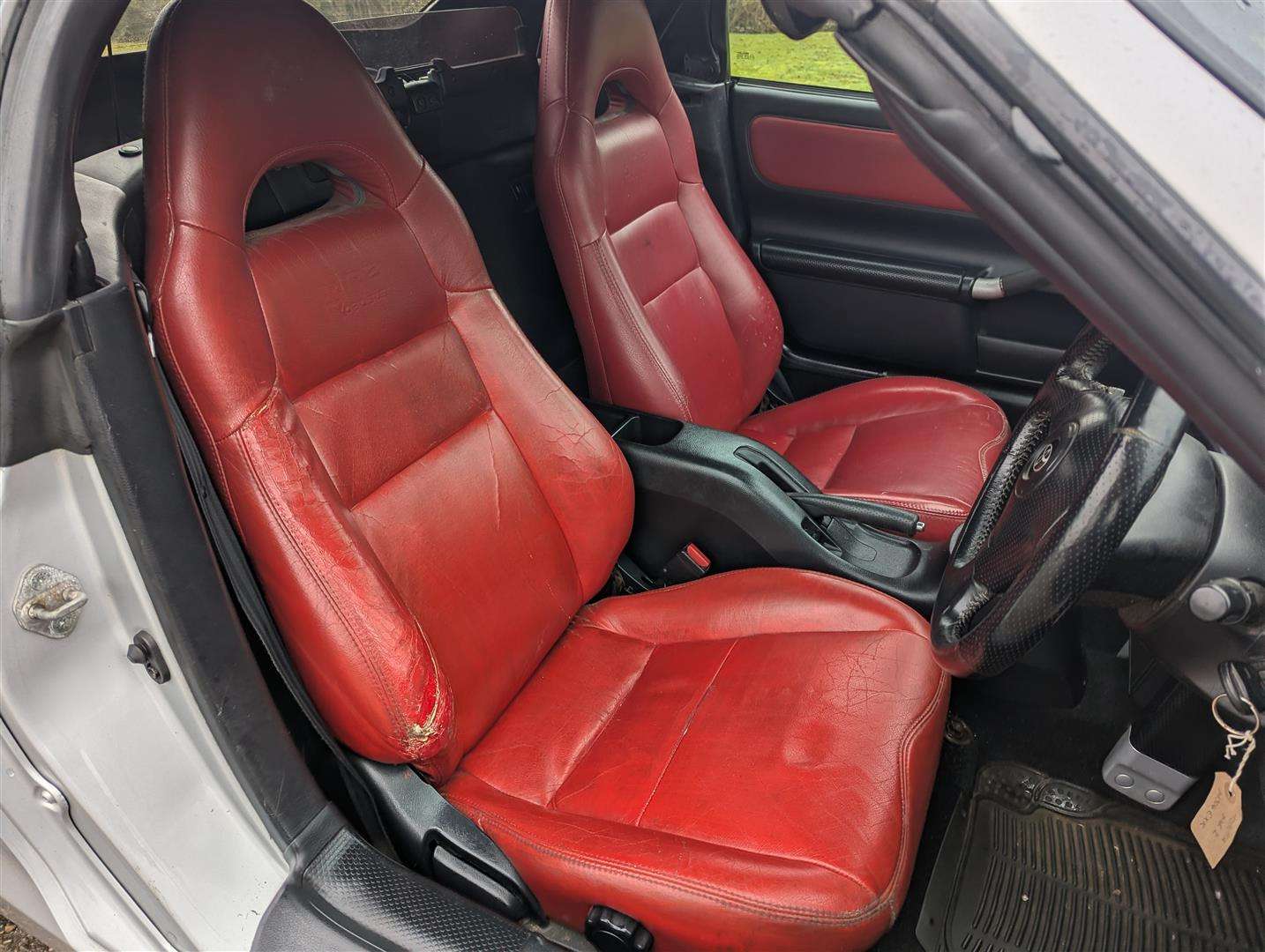 <p>2004 TOYOTA MR2 ROADSTER VVTI</p>