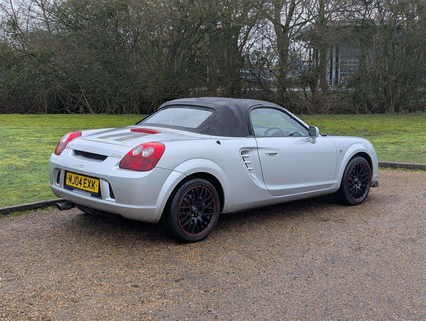 <p>2004 TOYOTA MR2 ROADSTER VVTI</p>