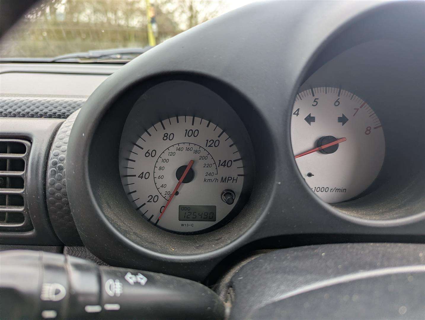 <p>2004 TOYOTA MR2 ROADSTER VVTI</p>