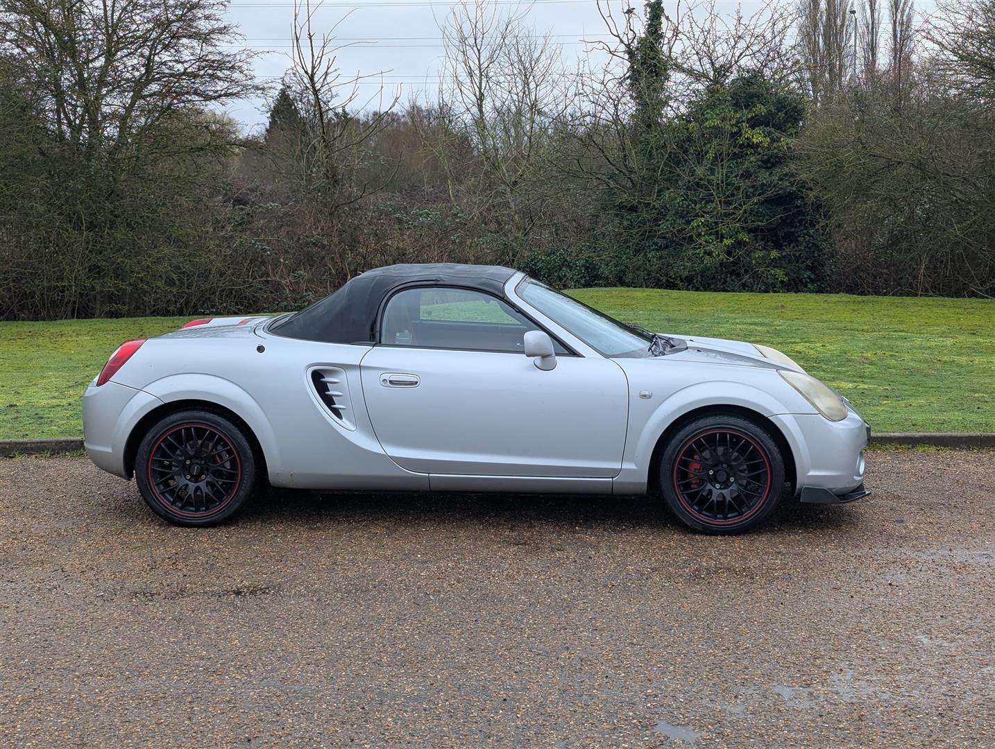 <p>2004 TOYOTA MR2 ROADSTER VVTI</p>