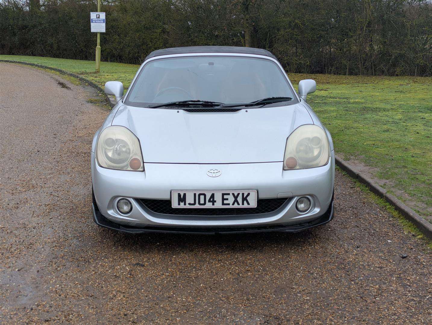 <p>2004 TOYOTA MR2 ROADSTER VVTI</p>