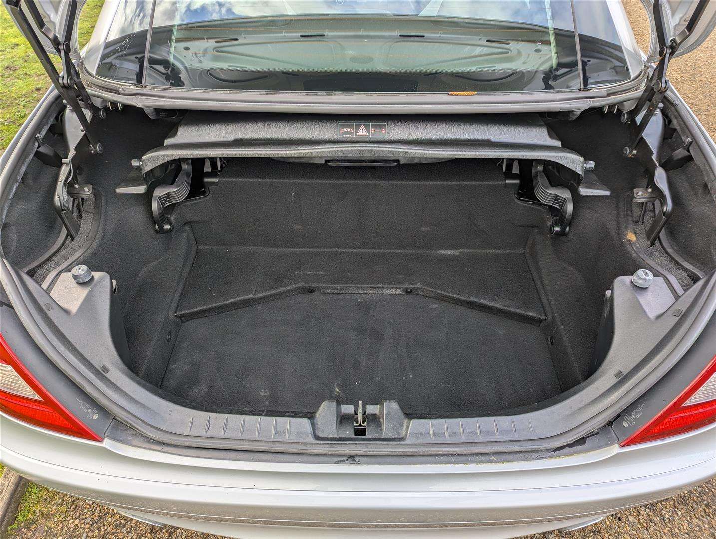 <p>2007 MERCEDES SLK 200 KOMPRESSOR</p>