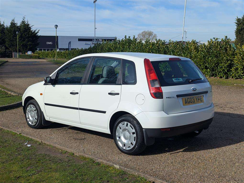 <p>2003 FORD FIESTA LX</p>