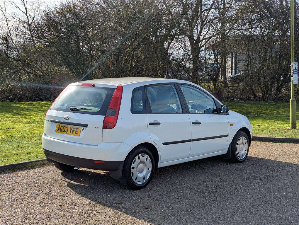 <p>2003 FORD FIESTA LX</p>