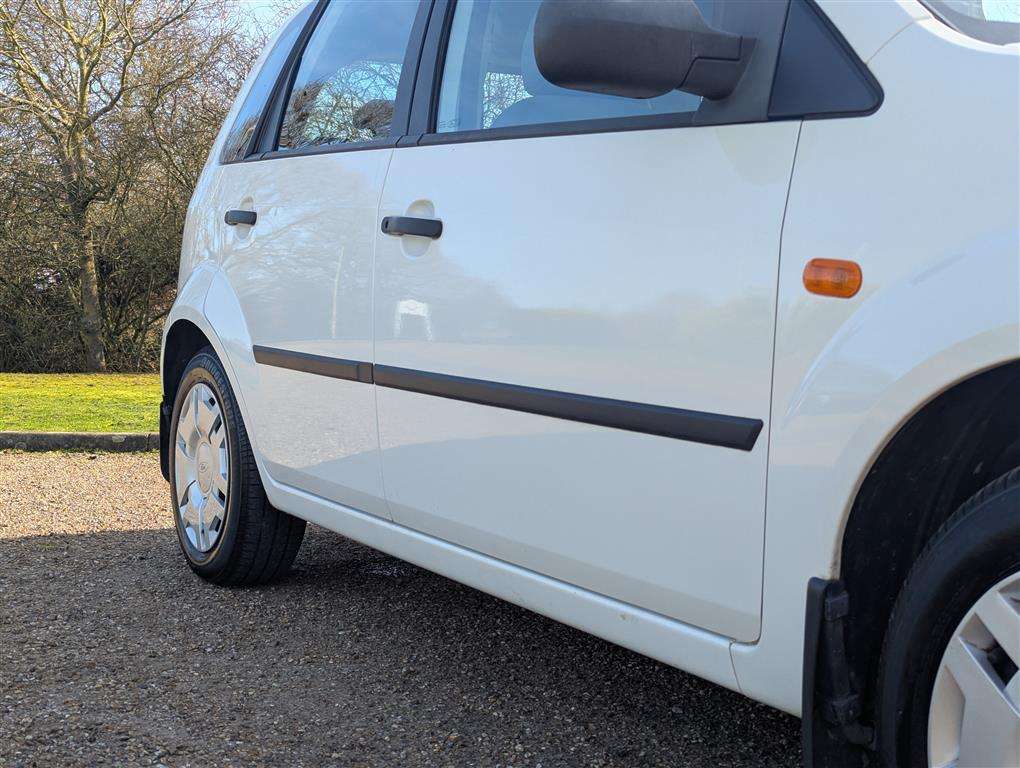 <p>2003 FORD FIESTA LX</p>