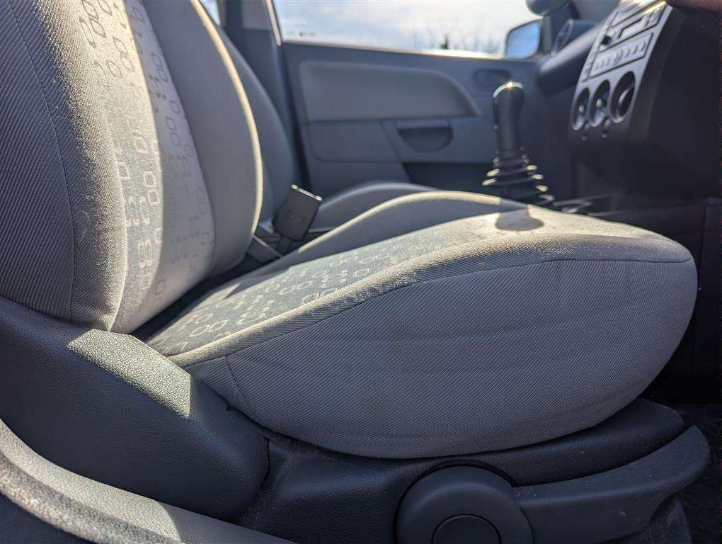 <p>2003 FORD FIESTA LX</p>