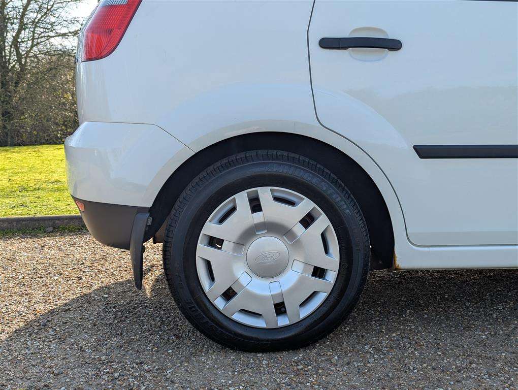 <p>2003 FORD FIESTA LX</p>