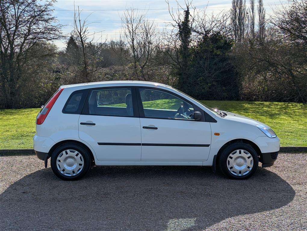 <p>2003 FORD FIESTA LX</p>