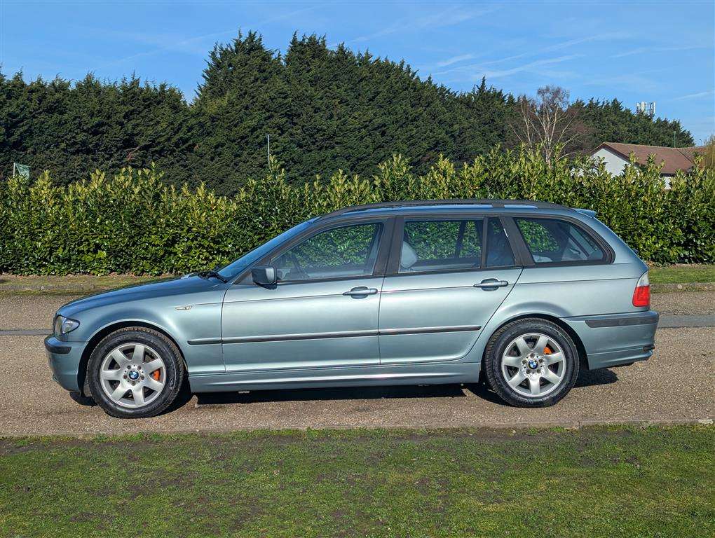 <p>2003 BMW 318I SE TOURING AUTO</p>