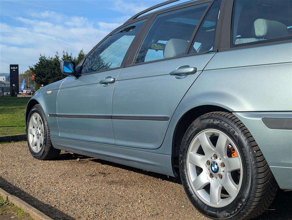 <p>2003 BMW 318I SE TOURING AUTO</p>