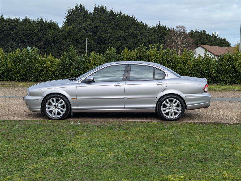 <p>2001 JAGUAR X-TYPE V6 SPORT AUTO</p>