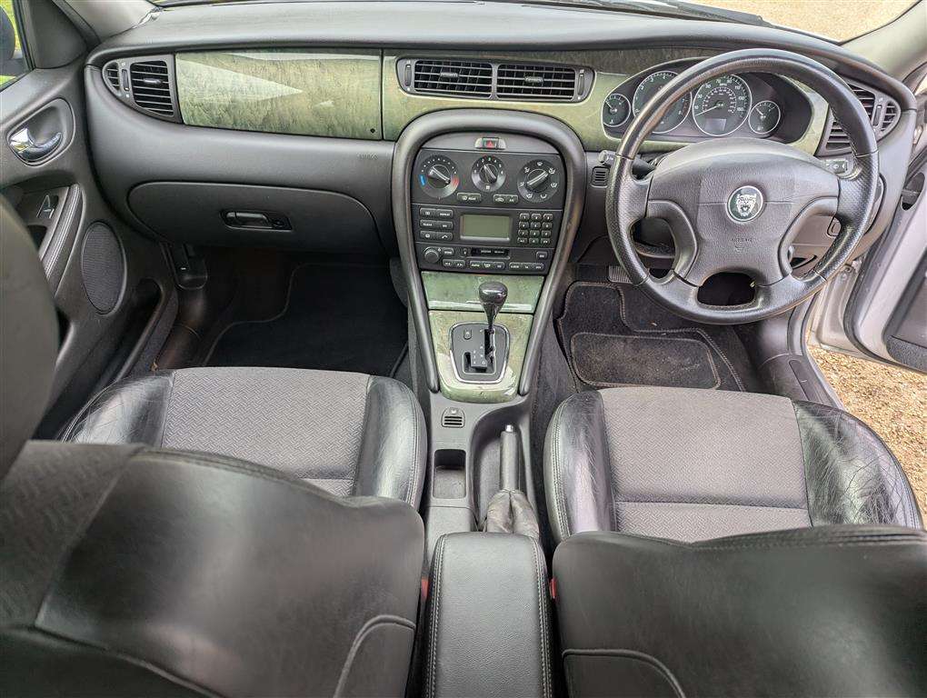 <p>2001 JAGUAR X-TYPE V6 SPORT AUTO</p>