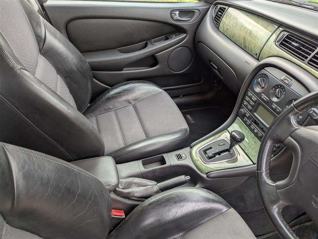 <p>2001 JAGUAR X-TYPE V6 SPORT AUTO</p>
