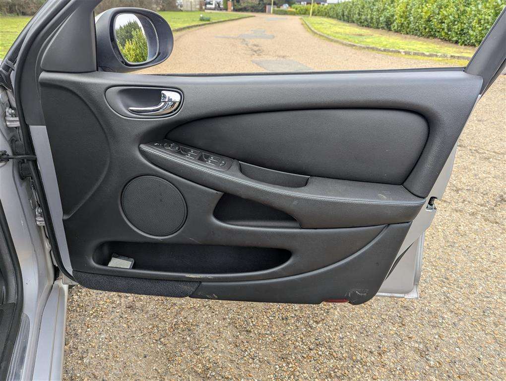 <p>2001 JAGUAR X-TYPE V6 SPORT AUTO</p>