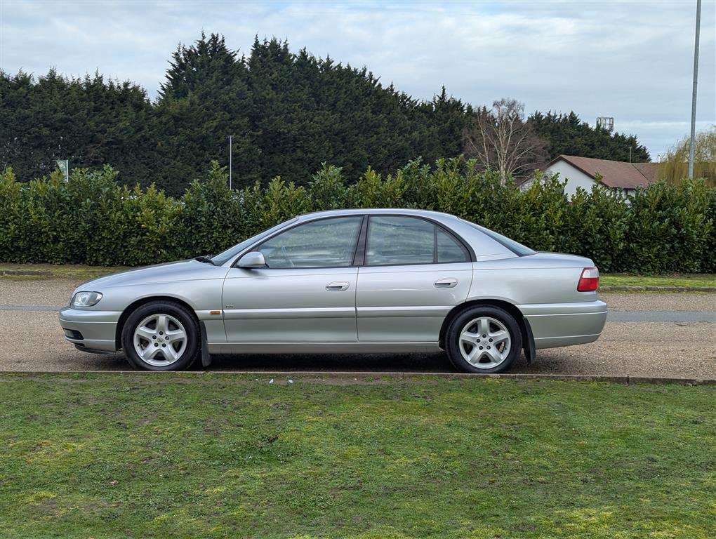 <p>2000 VAUXHALL OMEGA CD AUTO</p>