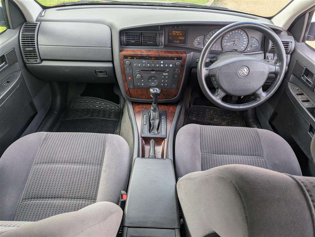 <p>2000 VAUXHALL OMEGA CD AUTO</p>