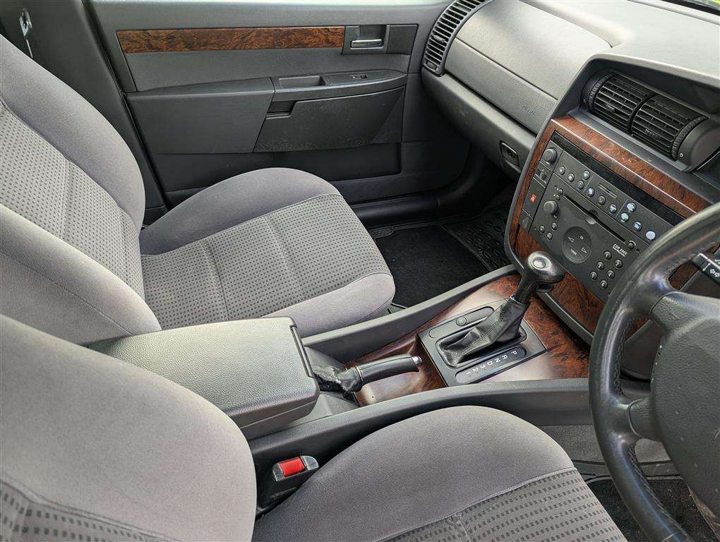 <p>2000 VAUXHALL OMEGA CD AUTO</p>