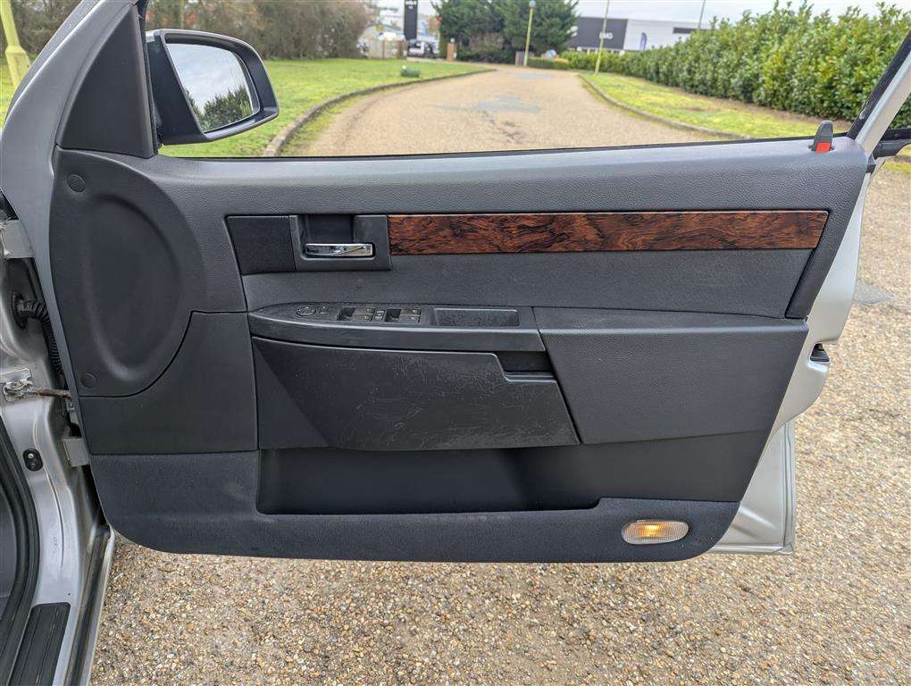 <p>2000 VAUXHALL OMEGA CD AUTO</p>