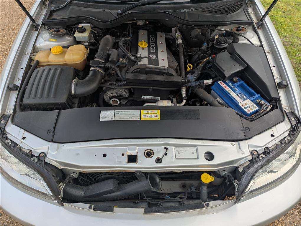 <p>2000 VAUXHALL OMEGA CD AUTO</p>