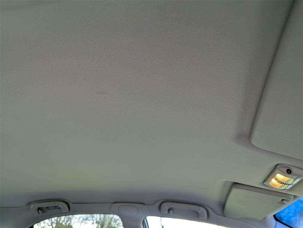 <p>2000 VAUXHALL OMEGA CD AUTO</p>