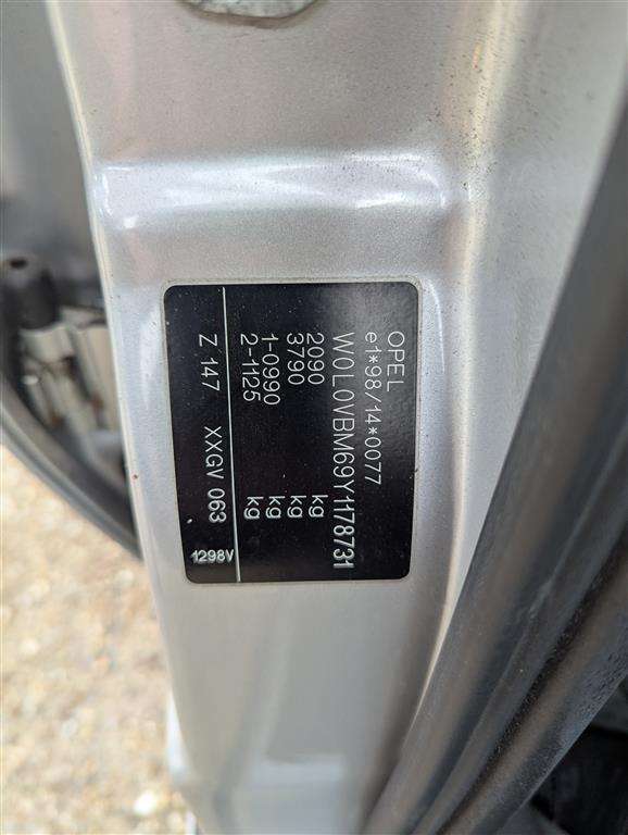 <p>2000 VAUXHALL OMEGA CD AUTO</p>