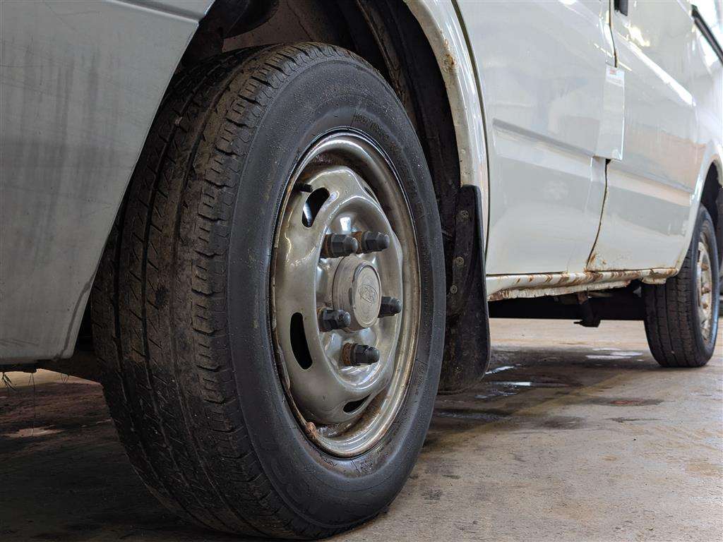 <p>2010 FORD TRANSIT 85 T260M FWD</p>