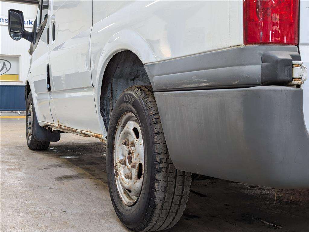 <p>2010 FORD TRANSIT 85 T260M FWD</p>