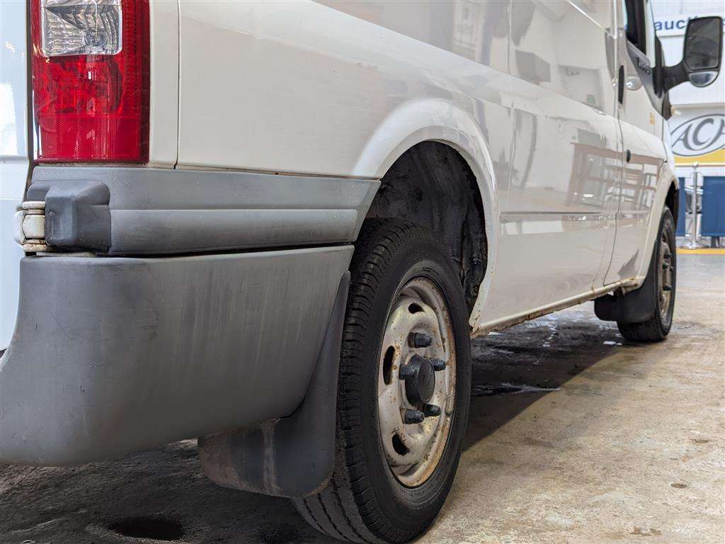 <p>2010 FORD TRANSIT 85 T260M FWD</p>