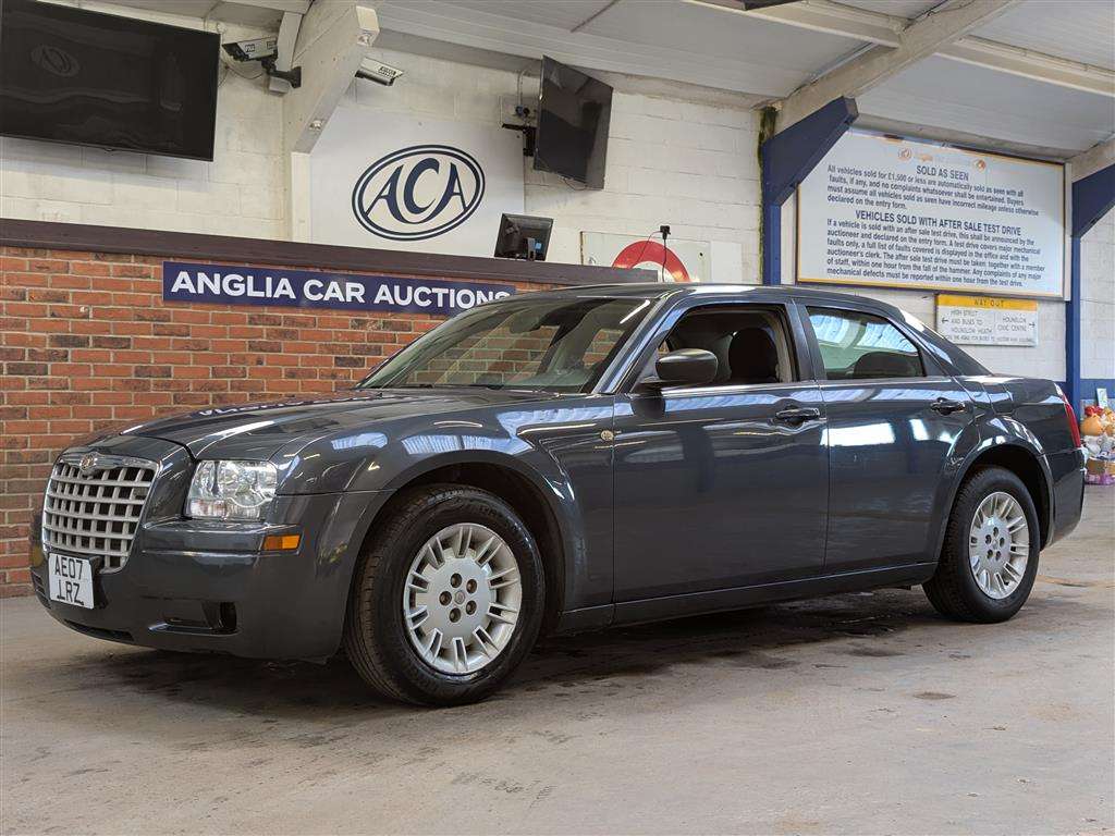 <p>2007 CHRYSLER L.H.D.</p>